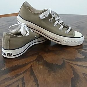 converse tennis shoes